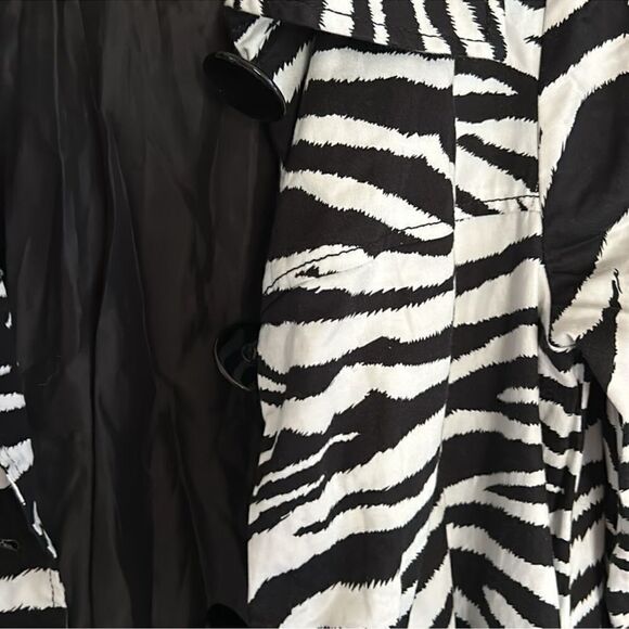 Appraisal Zebra Print Black and White
Jacket(Size Small) - Picture 3 of 6